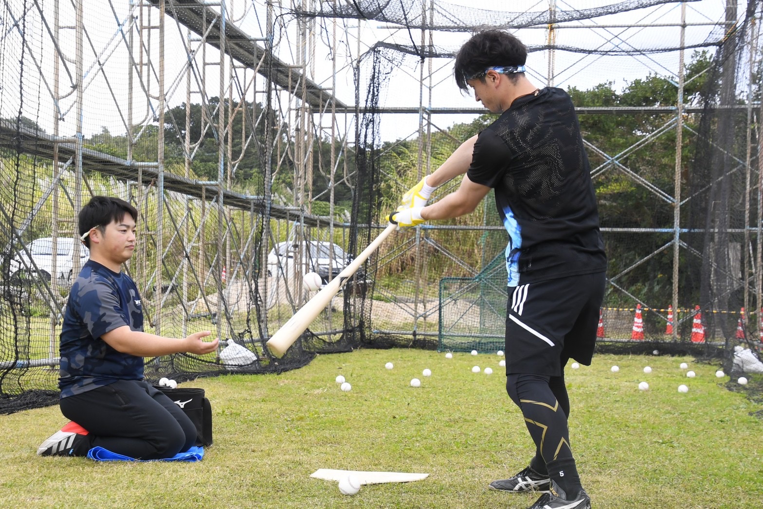 屋外でのバッティング指導